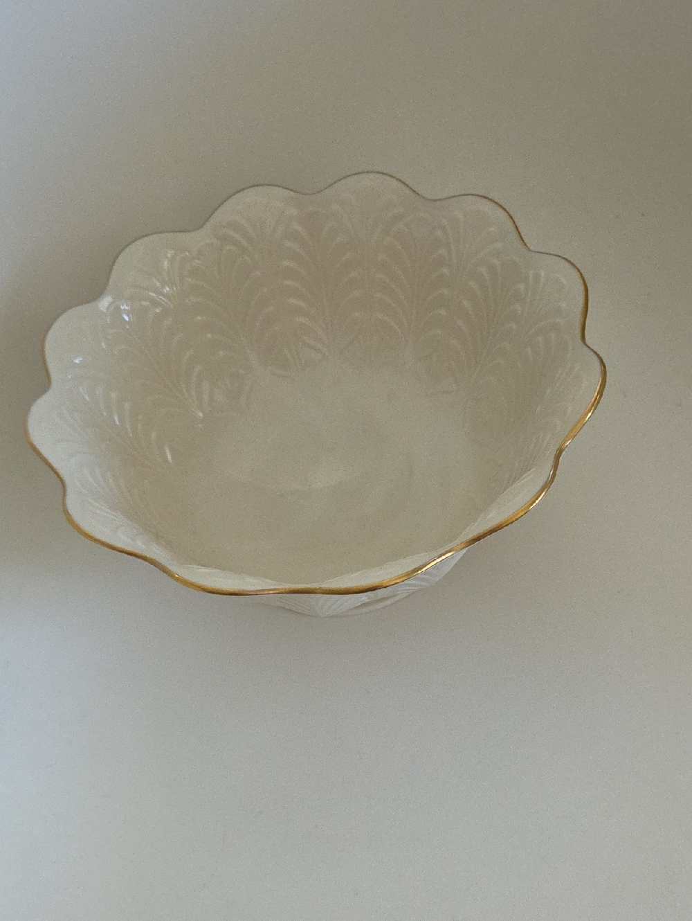 Lenox Cream Coloref Scalloped Edged Serving Bowl with Gold Trim